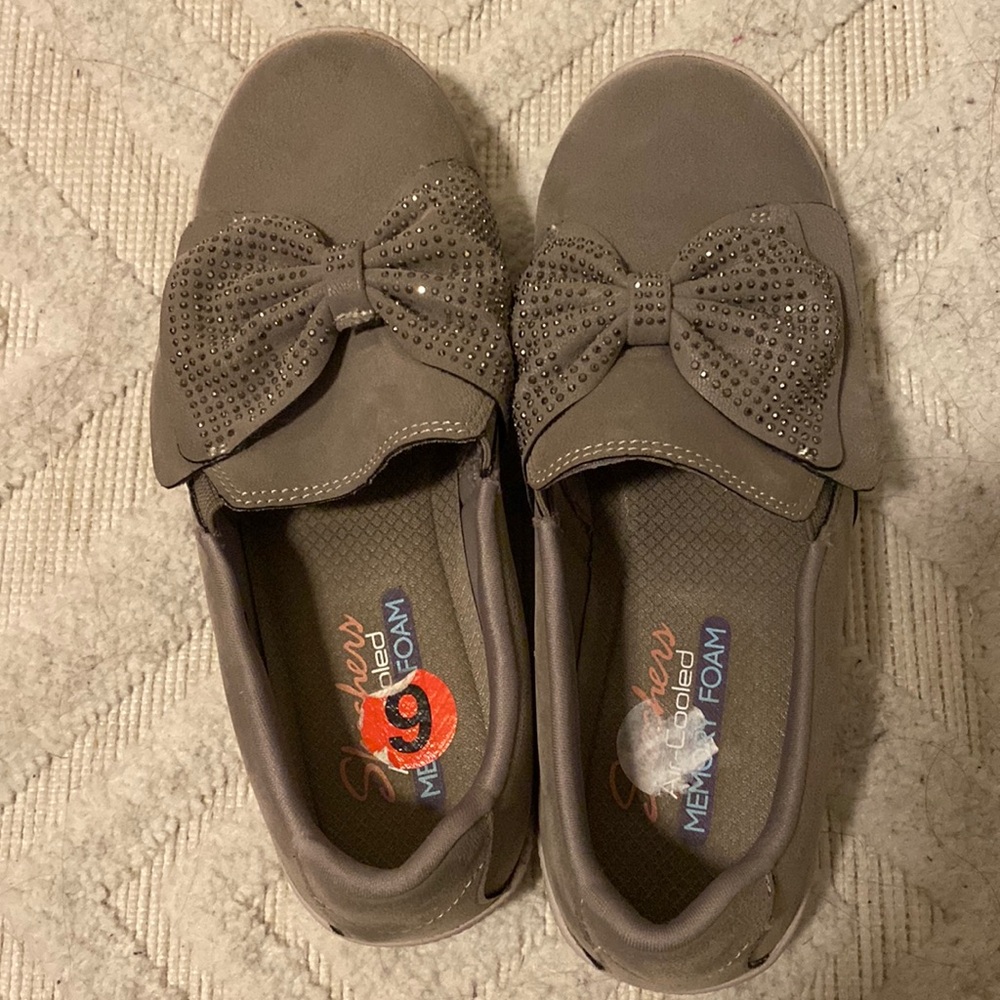 Sketchers bow slip ons